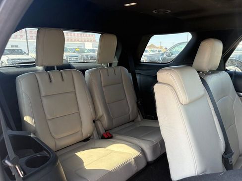 Used 2018 Ford Explorer XLT w/ Equipment Group 202A AWD/4WD image 10