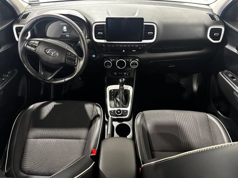 Used 2025 Hyundai Venue Limited FWD image 31