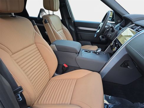 New 2026 Land Rover Discovery Limited Edition image 10