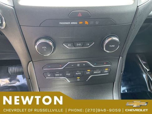 Used 2020 Ford Edge SE AWD/4WD image 11