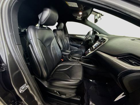 Used 2018 Lincoln MKC Select w/ Select Plus Package image 29