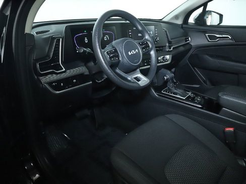 Used 2025 Kia Sportage LX image 17