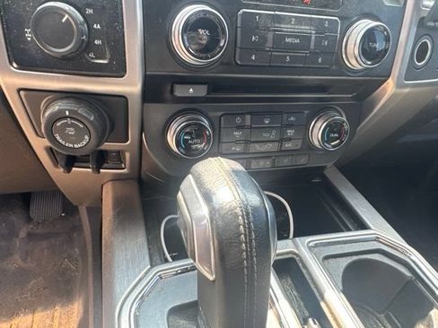 Used 2016 Ford F150 Platinum w/ Equipment Group 701A Luxury AWD/4WD image 11