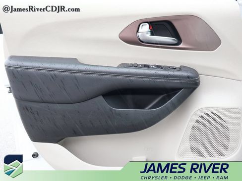 Used 2023 Chrysler Voyager LX FWD image 20