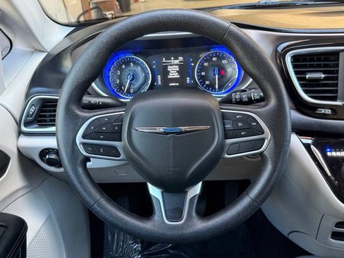 Used 2021 Chrysler Voyager L FWD image 24
