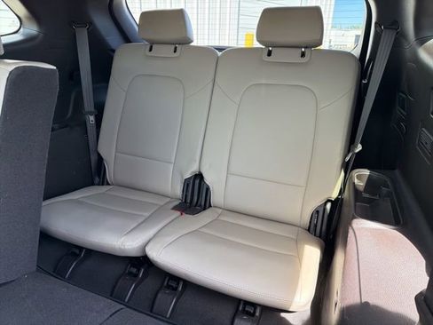 Used 2016 Hyundai Santa Fe SE w/ Option Group 02 AWD/4WD image 11