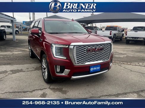 Used 2021 GMC Yukon Denali w/ Denali Premium Package image 3