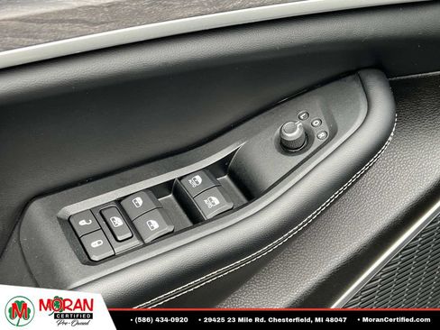 Used 2023 Jeep Grand Cherokee Limited w/ Luxury Tech Group II AWD/4WD image 16