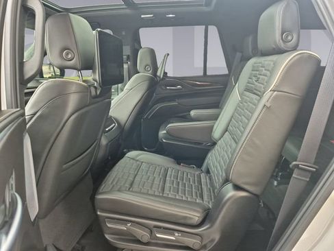 Certified 2024 Cadillac Escalade Premium Luxury Platinum w/ LPO, Floor Liner Package AWD/4WD image 16
