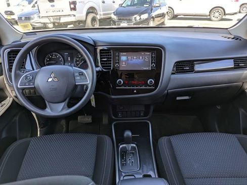 Used 2020 Mitsubishi Outlander AWD image 15
