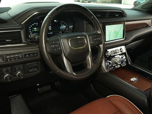 Used 2023 GMC Yukon Denali Ultimate AWD/4WD image 2
