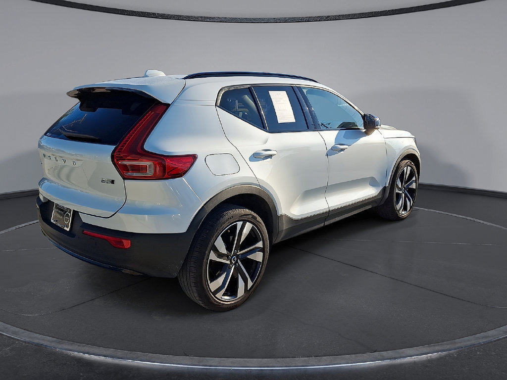 Certified 2024 Volvo XC40 B5 Plus w/ Protection Package Premier AWD/4WD image 31