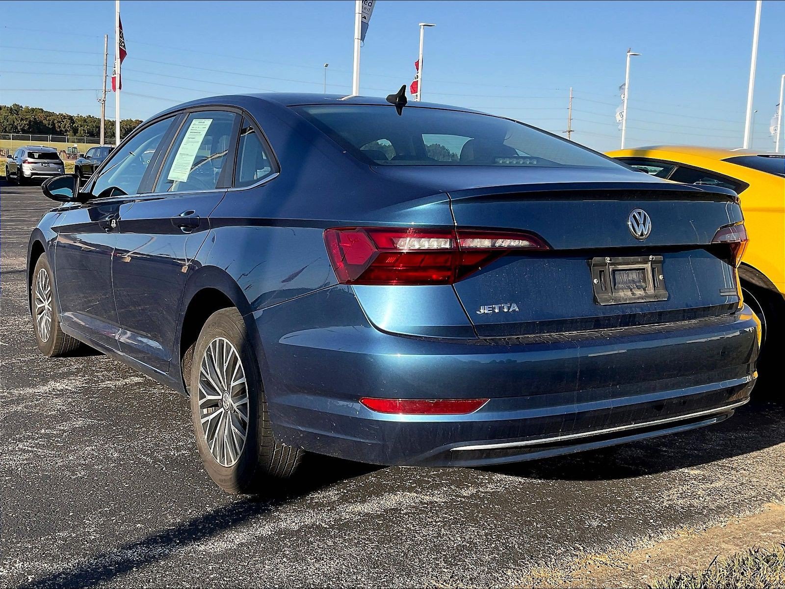Used 2020 Volkswagen Jetta SE w/ SE Cold Weather Package FWD image 3