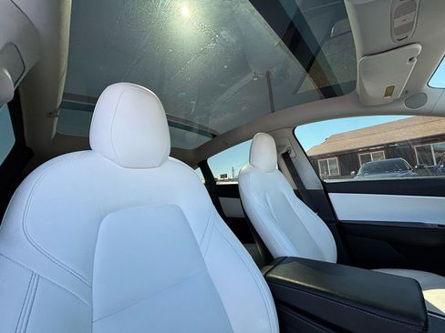 Used 2020 Tesla Model Y Long Range image 22