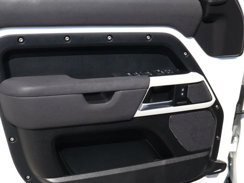 Used 2023 Land Rover Defender 110 X-Dynamic SE image 17