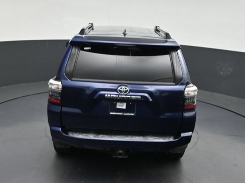 Used 2020 Toyota 4Runner SR5 AWD/4WD image 18