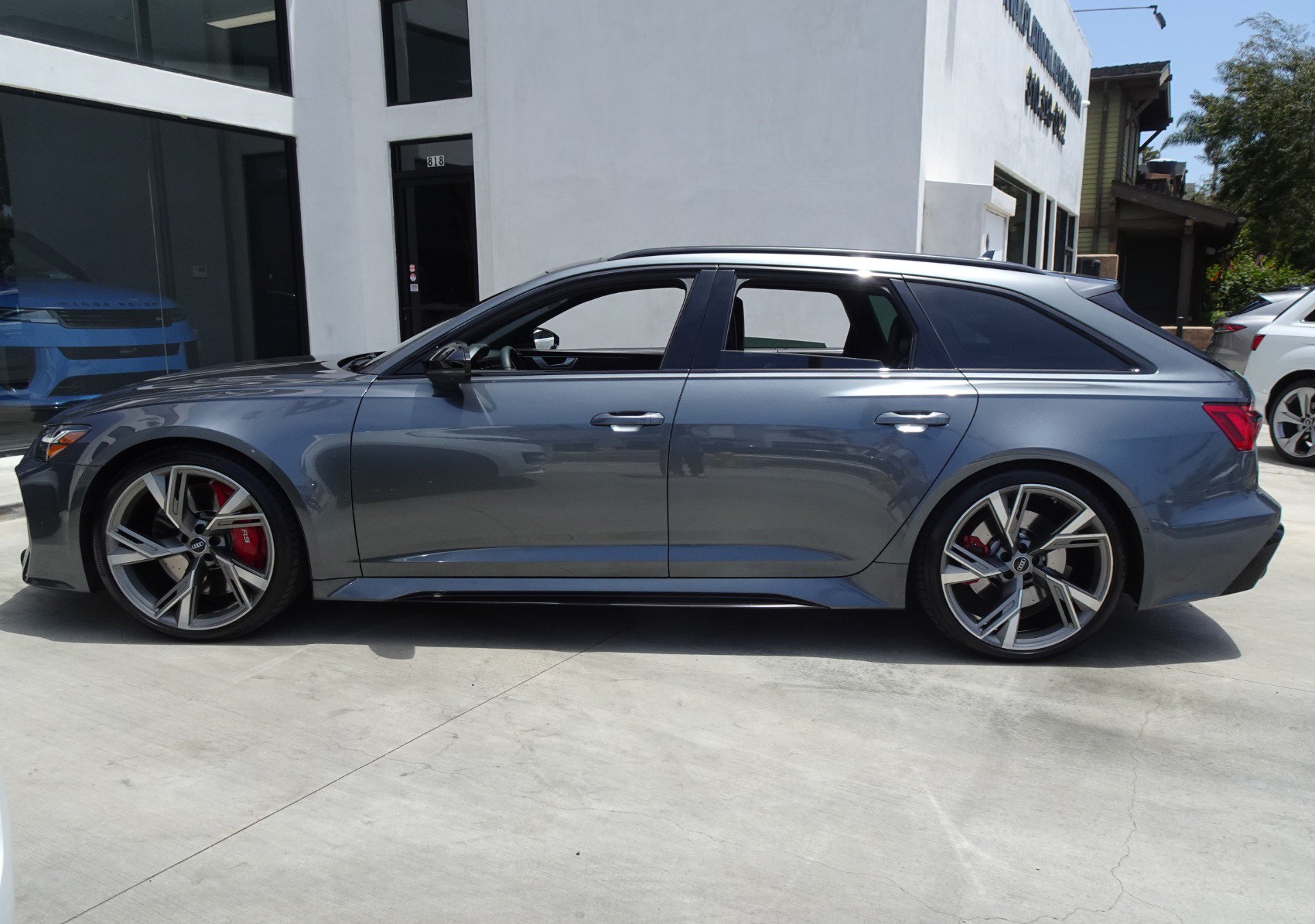 Used 2021 Audi RS 6 w/ Executive Package AWD/4WD image 4