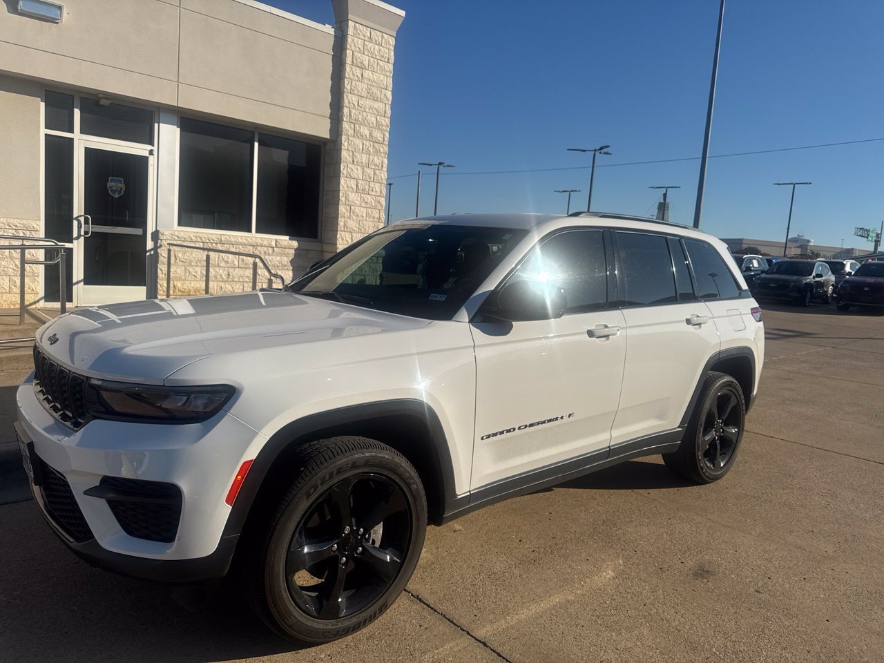 Used 2023 Jeep Grand Cherokee Altitude AWD/4WD image 1