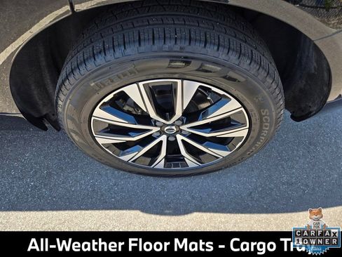 Used 2024 Volvo XC60 B5 Plus AWD/4WD image 13