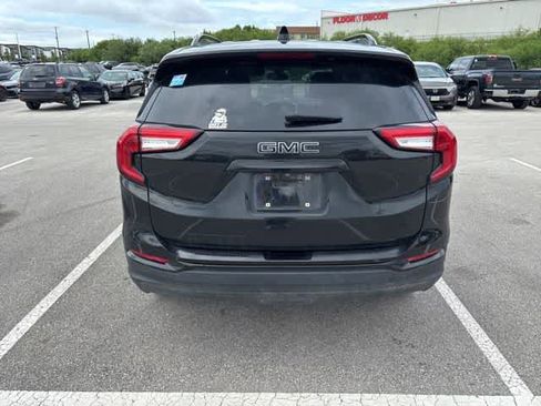 Used 2022 GMC Terrain SLE w/ Driver Convenience Package FWD image 4