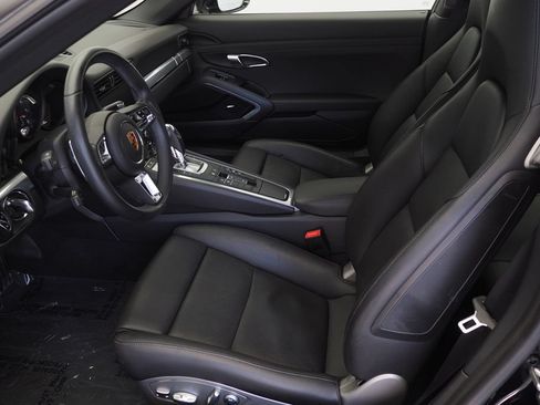 Certified 2019 Porsche 911 Targa 4S AWD/4WD image 13
