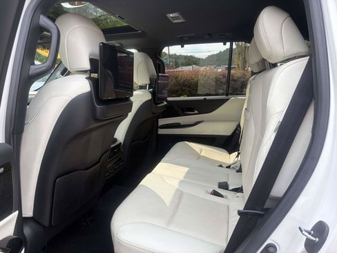 Used 2022 Lexus LX 600 4WD w/ Accessory Package (Z1) image 11