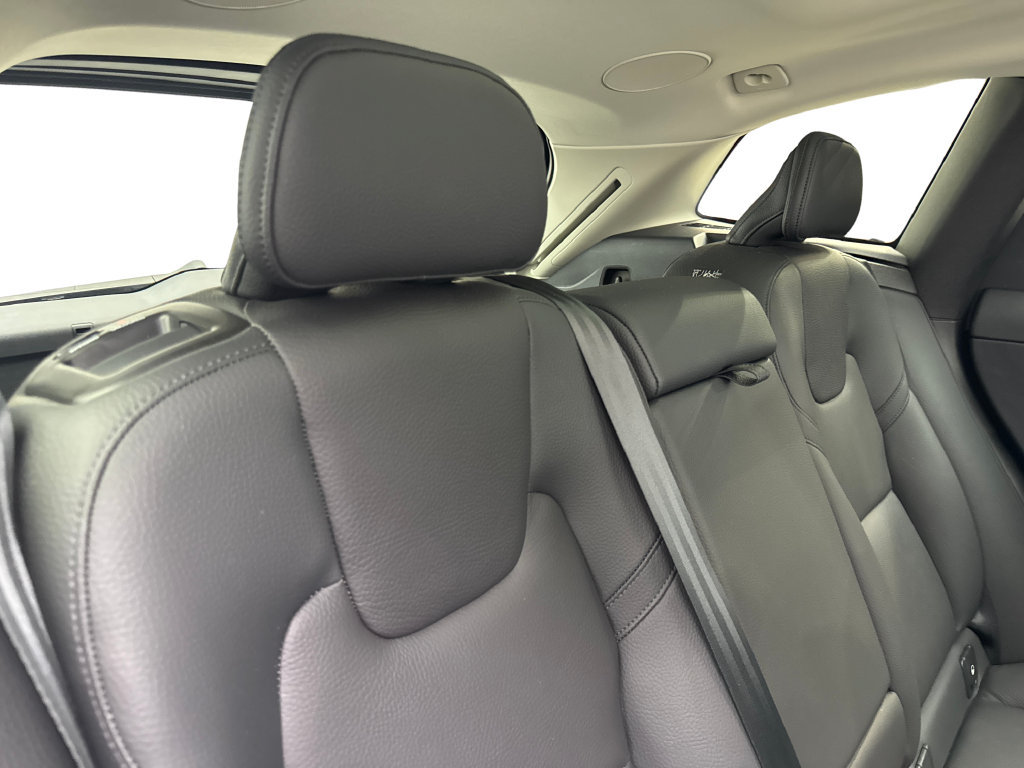 Used 2023 Volvo XC60 B5 Plus FWD image 42