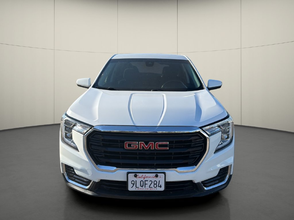 Used 2024 GMC Terrain SLE FWD image 2