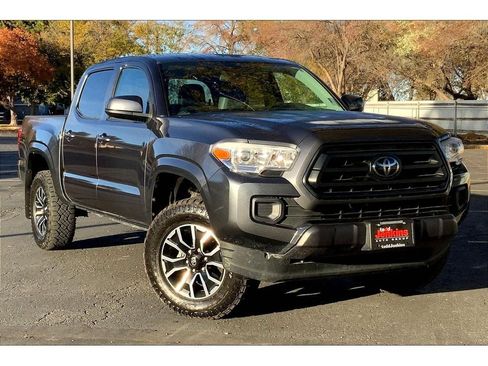 Used 2022 Toyota Tacoma SR image 2