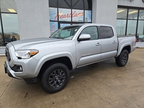 Used 2023 Toyota Tacoma SR5 image 3