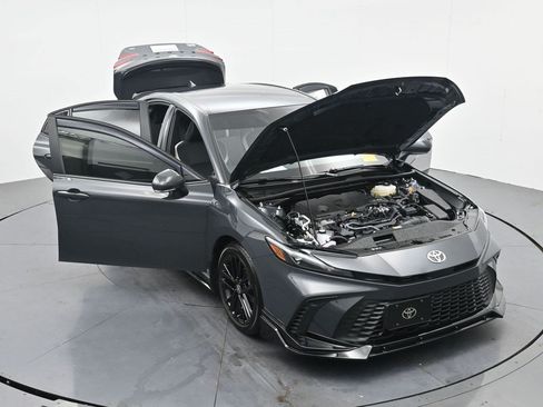Used 2026 Toyota Camry SE FWD image 33