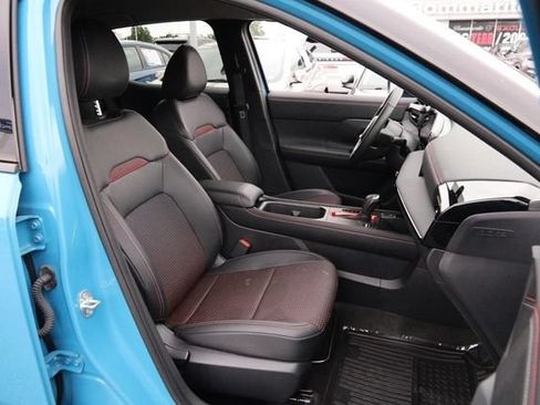 Certified 2025 Nissan Kicks SR FWD image 27