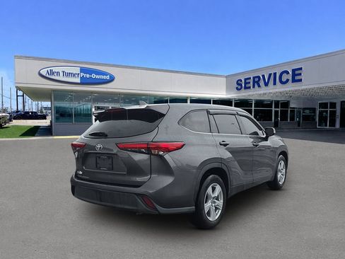 Used 2020 Toyota Highlander L FWD image 8