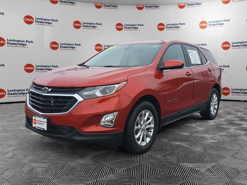 Used 2020 Chevrolet Equinox LT w/ Driver Convenience Package image 3