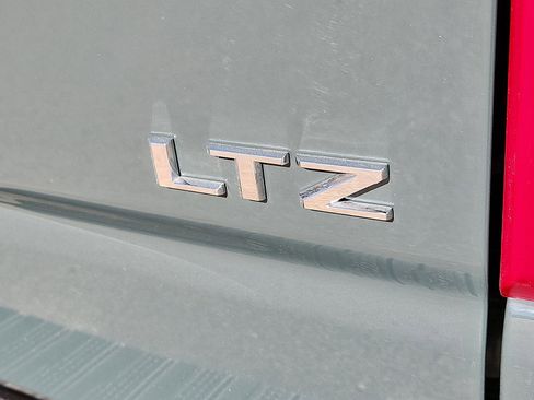 Used 2025 Chevrolet Silverado 1500 LTZ image 9