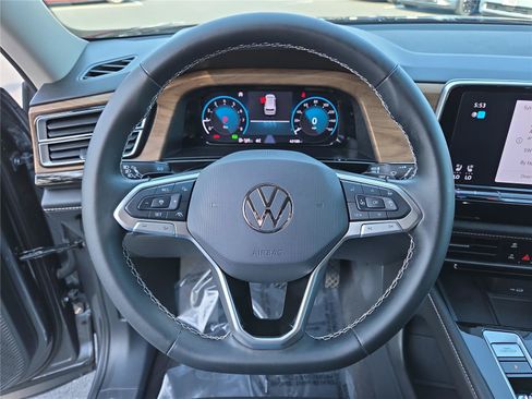 Certified 2024 Volkswagen Atlas SE AWD/4WD image 18
