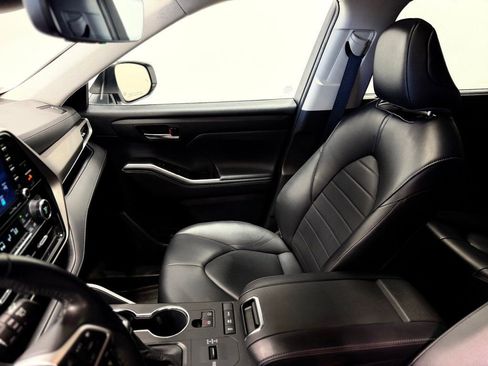 Used 2022 Toyota Highlander XLE image 24