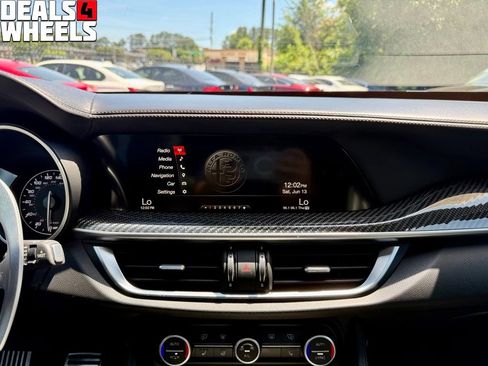 Used 2018 Alfa Romeo Stelvio Quadrifoglio w/ Driver Assist Dynamic Package AWD/4WD image 19