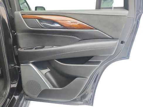 Used 2019 Cadillac Escalade Luxury image 30