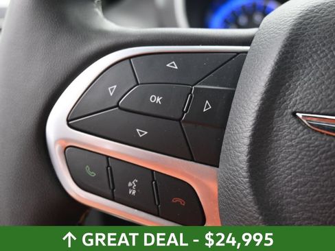 Used 2025 Chrysler Pacifica Select FWD image 25