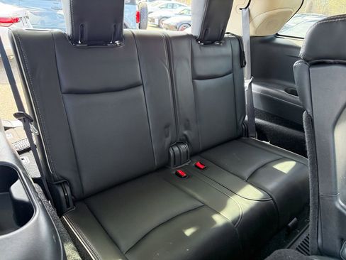 Used 2019 INFINITI QX60 Luxe w/ Essential Package image 17