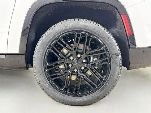 New 2026 Jeep Grand Wagoneer L Limited image 30