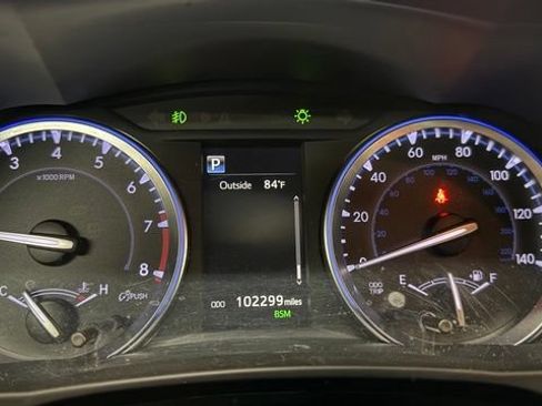 Used 2019 Toyota Highlander XLE FWD image 39