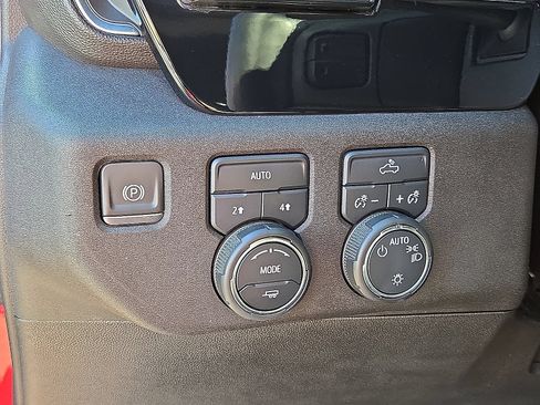 Used 2024 Chevrolet Silverado 1500 LT AWD/4WD image 24