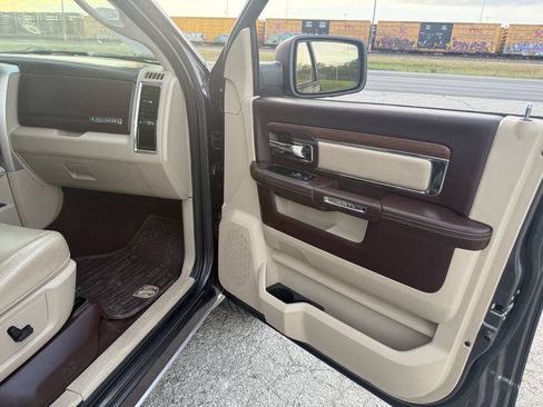 Used 2014 RAM 1500 Laramie w/ Convenience Group AWD/4WD image 10