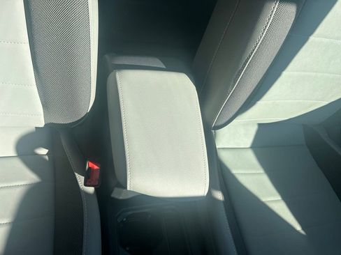 Used 2023 Volkswagen Taos SE image 36