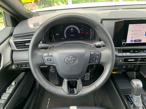 Used 2026 Toyota Camry SE FWD image 12