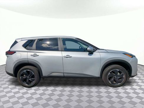 Used 2024 Nissan Rogue SV AWD/4WD image 2