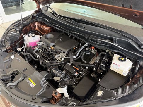 Used 2021 Toyota Sienna XLE FWD image 42