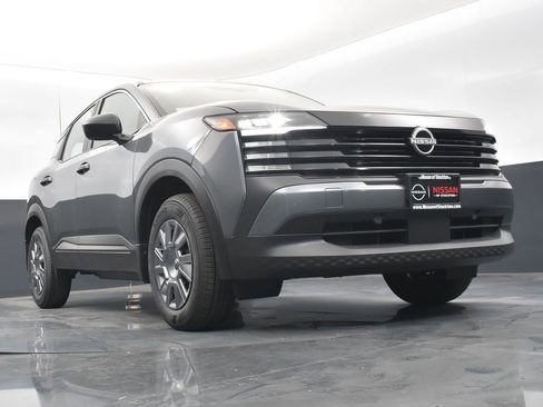 Used 2025 Nissan Kicks S image 35